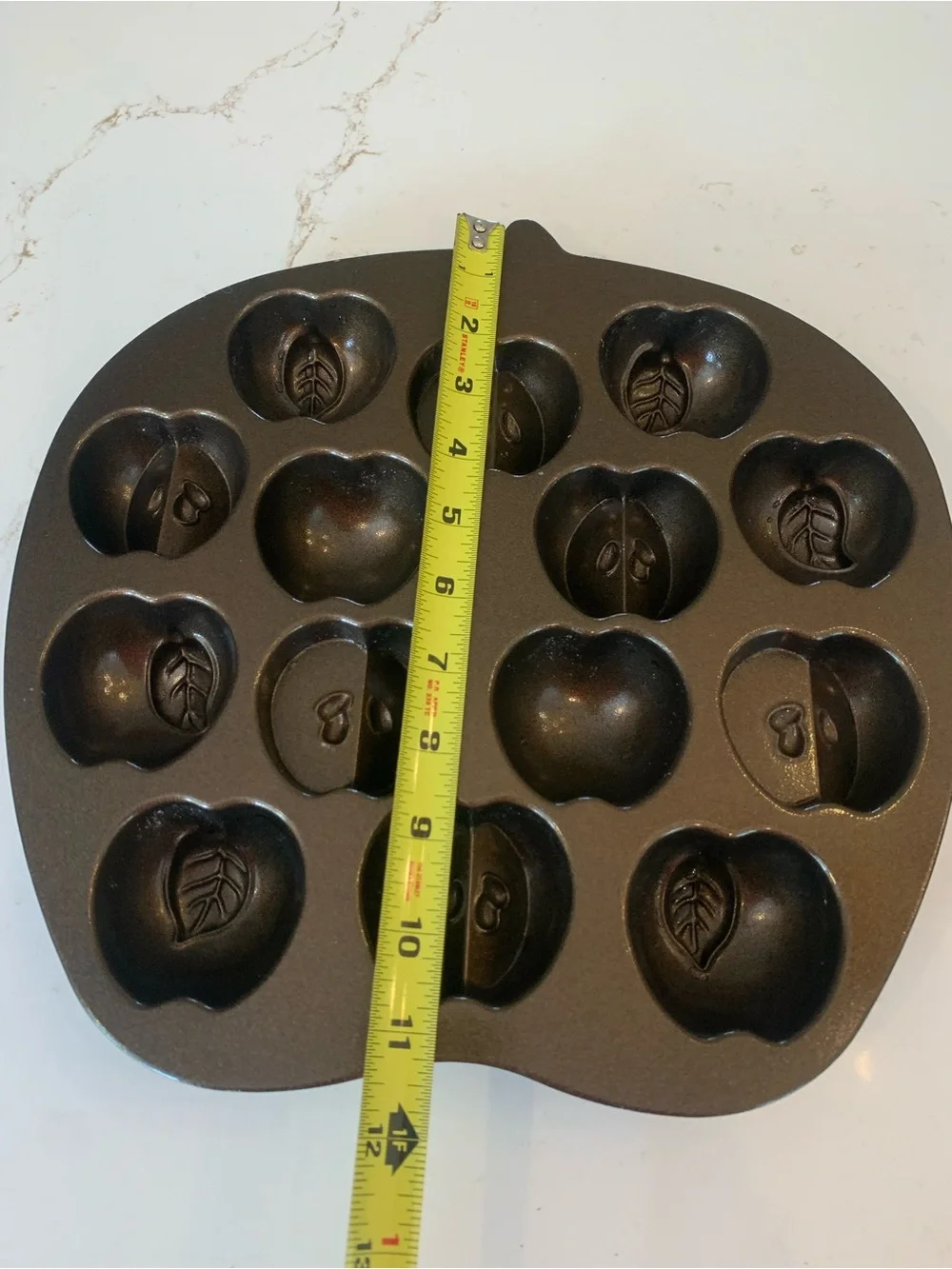 Nordic Ware Apple Cakelet Pan Molded USA Bronzed Harvest Cupcakes.
